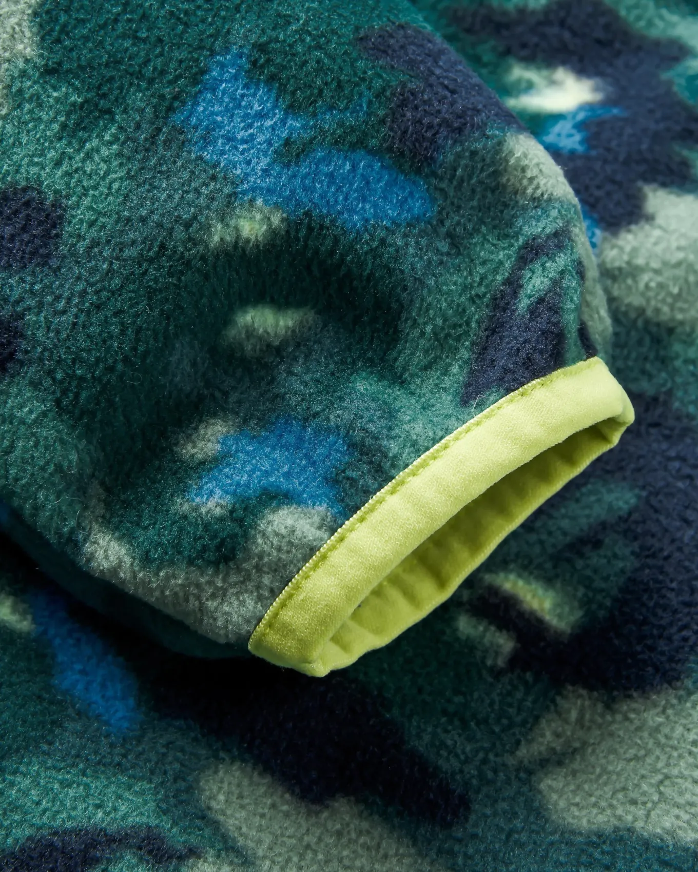 Adrift Recyceltes Polarfleece - Alpin Camo Regenwald