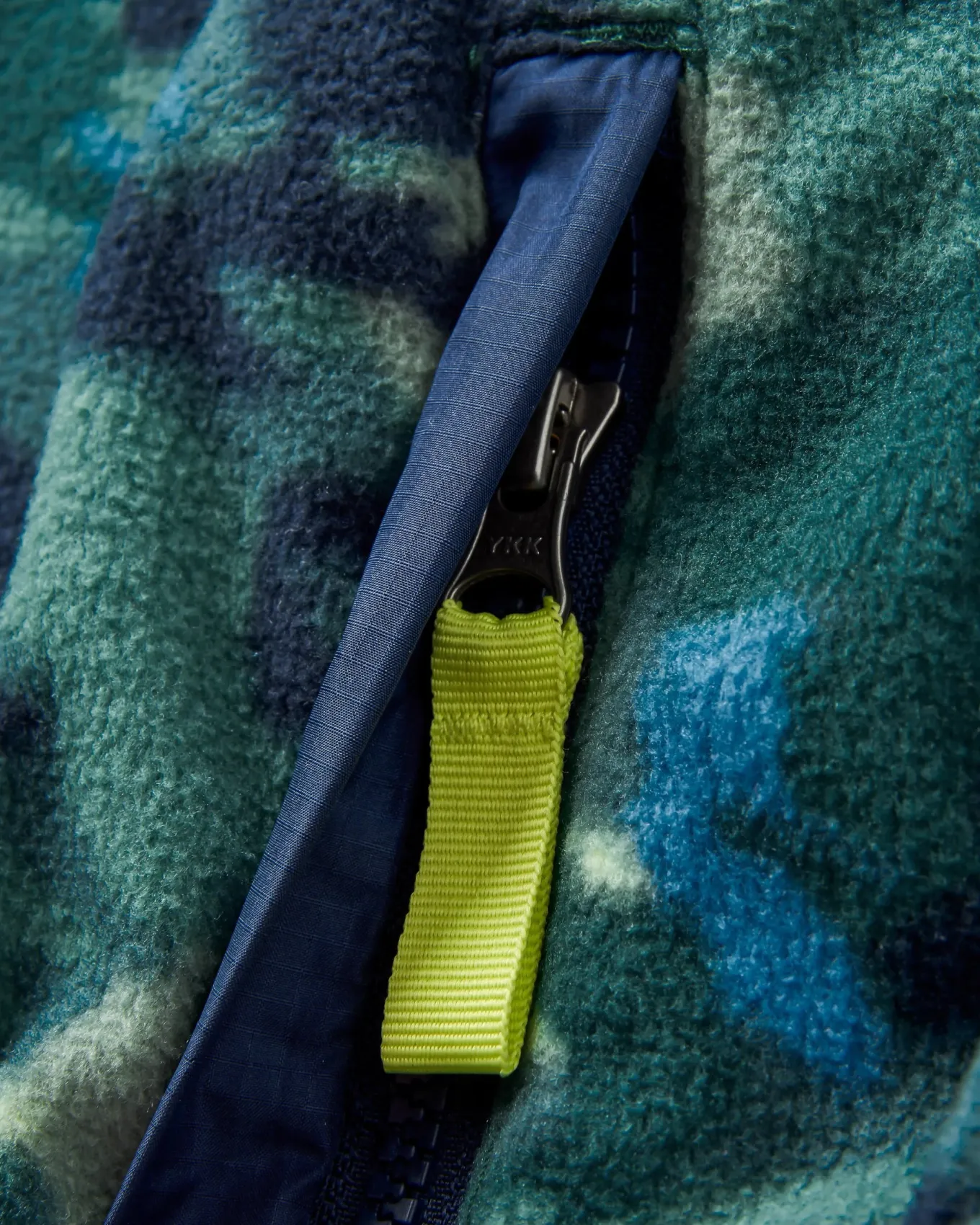 Adrift Recyceltes Polarfleece - Alpin Camo Regenwald