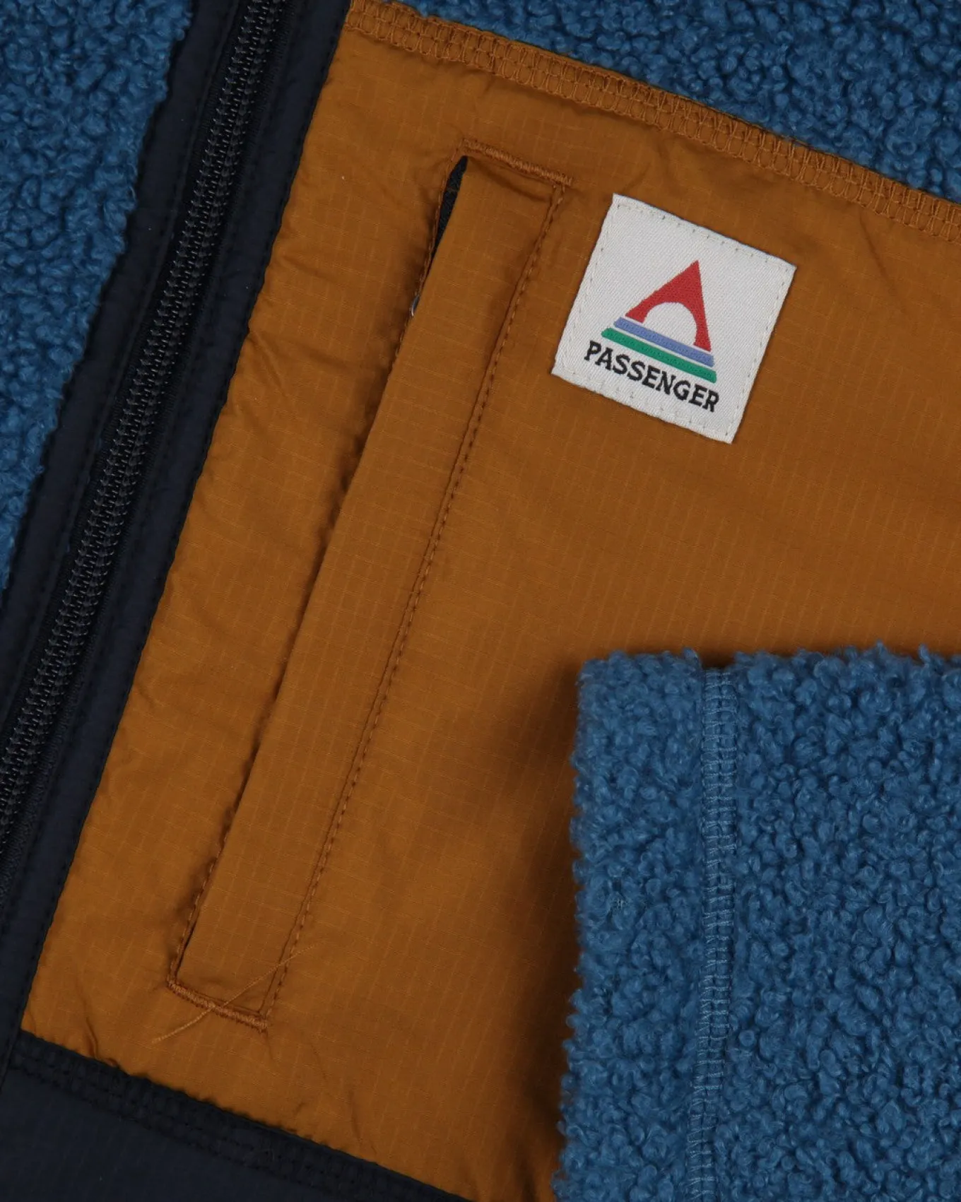Born Explorer Recycled Polar-Lined Sherpa Fleece - Blauer Stahl