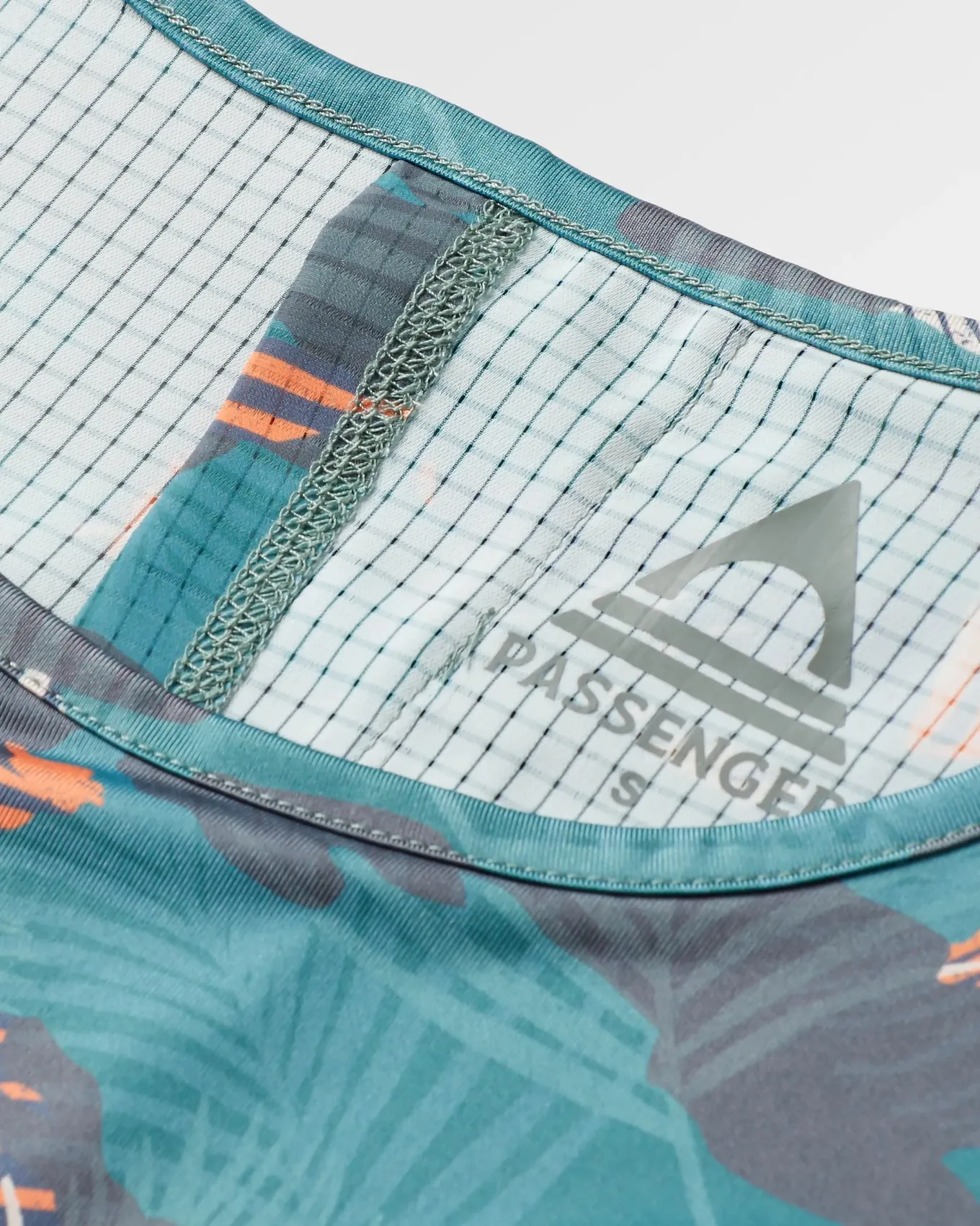 Chakra Tie Back Aktiv Recyceltes T-Shirt - Palm Camo Tiefsee