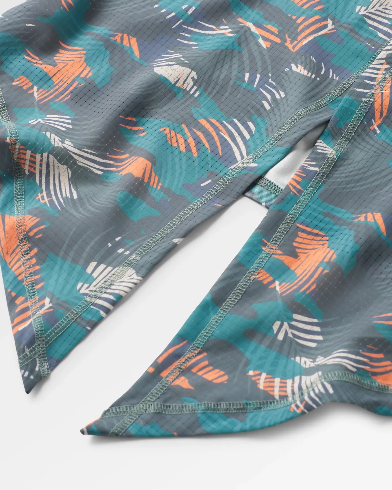 Chakra Tie Back Aktiv Recyceltes T-Shirt - Palm Camo Tiefsee