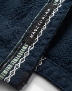 Cove Bio-Baumwolle Kurzarmhemd - Tiefes Marine Jacquard Streifen