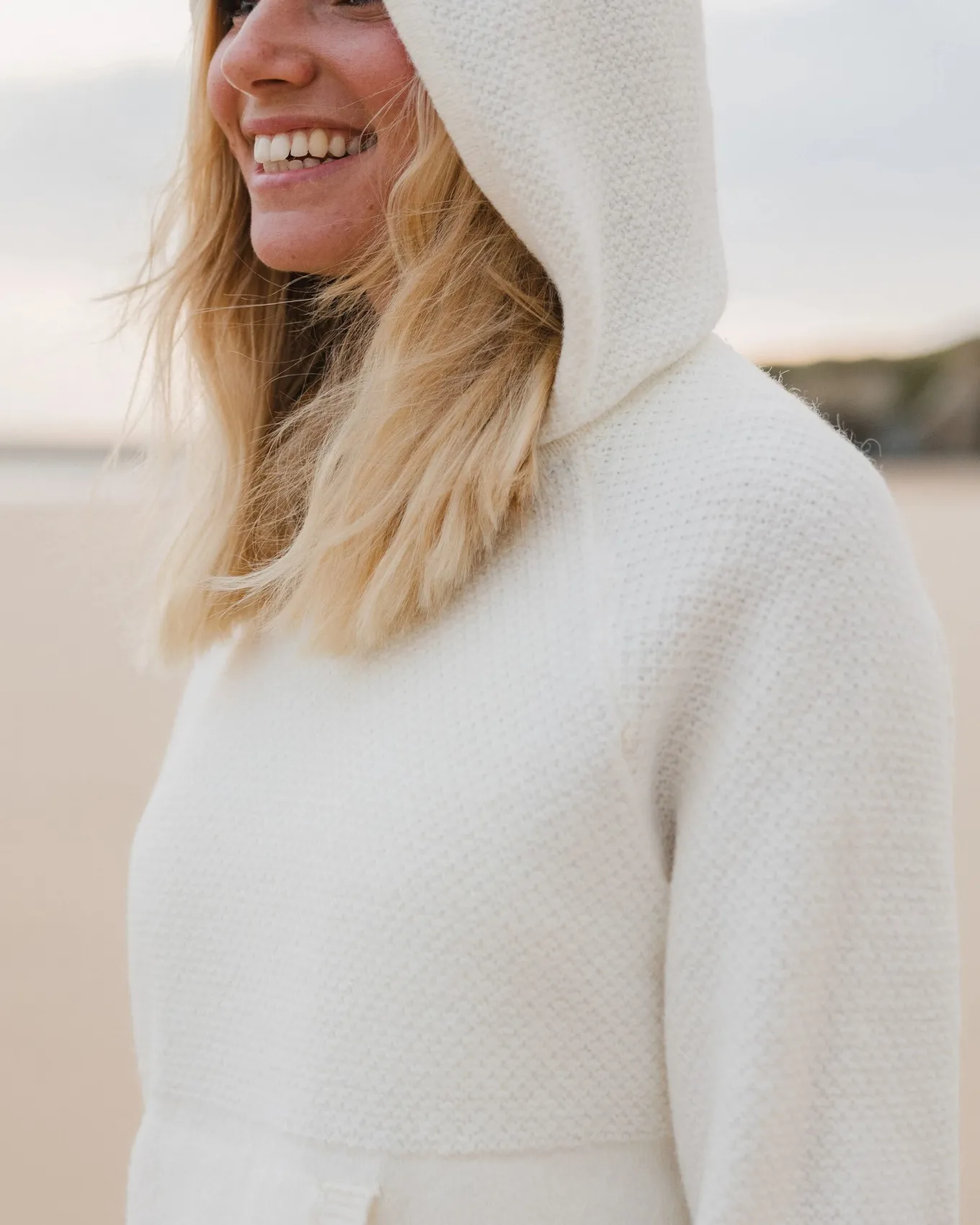 Cove Recycelter Gestrickter Hoodie - Cremefarben