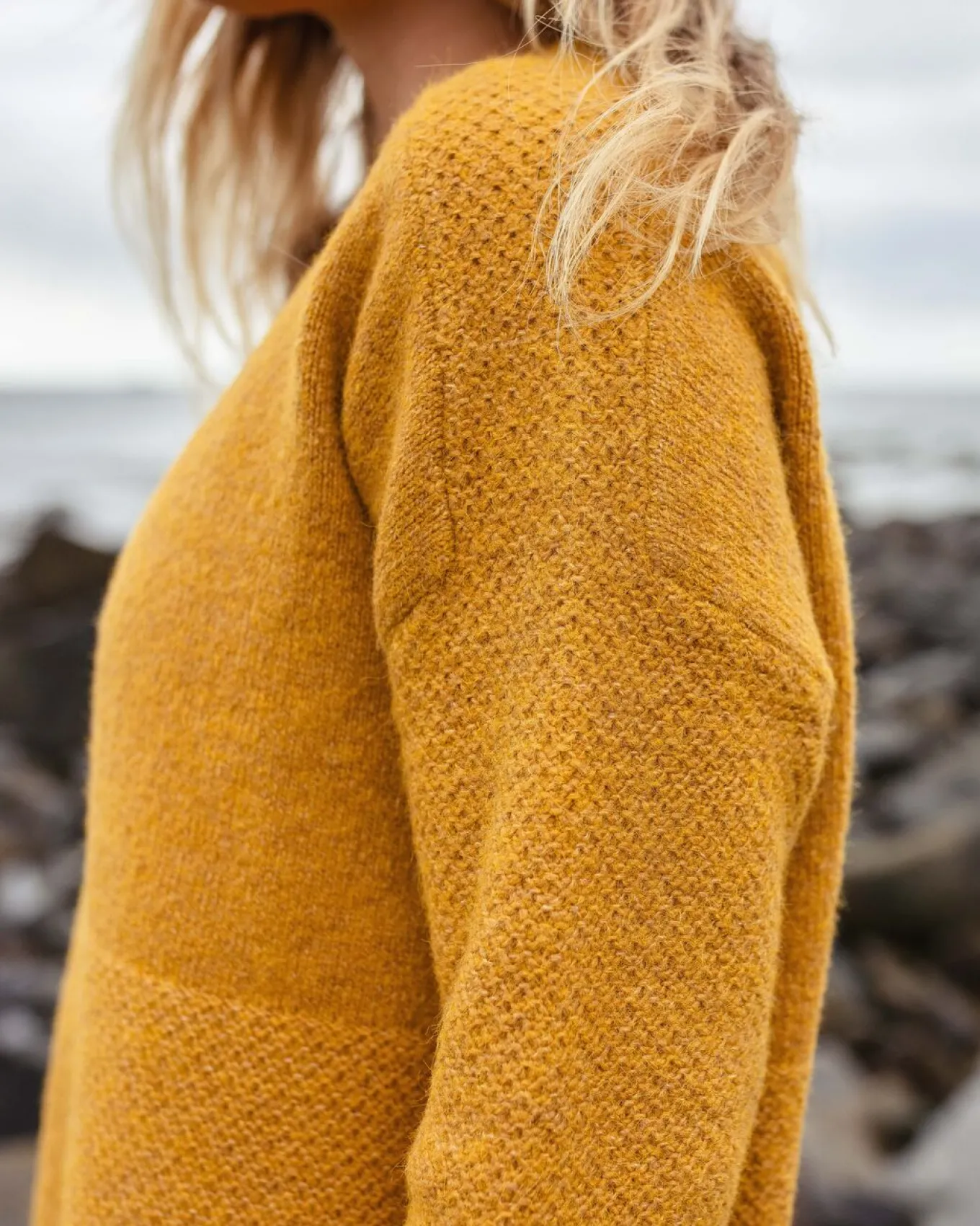 Cove Recycelter Gestrickter Pullover - Bernsteingold