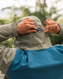 Downpour Recycelte Wasserdichte Jacke - Gezeitenblau/Arktis/Staubige Olive