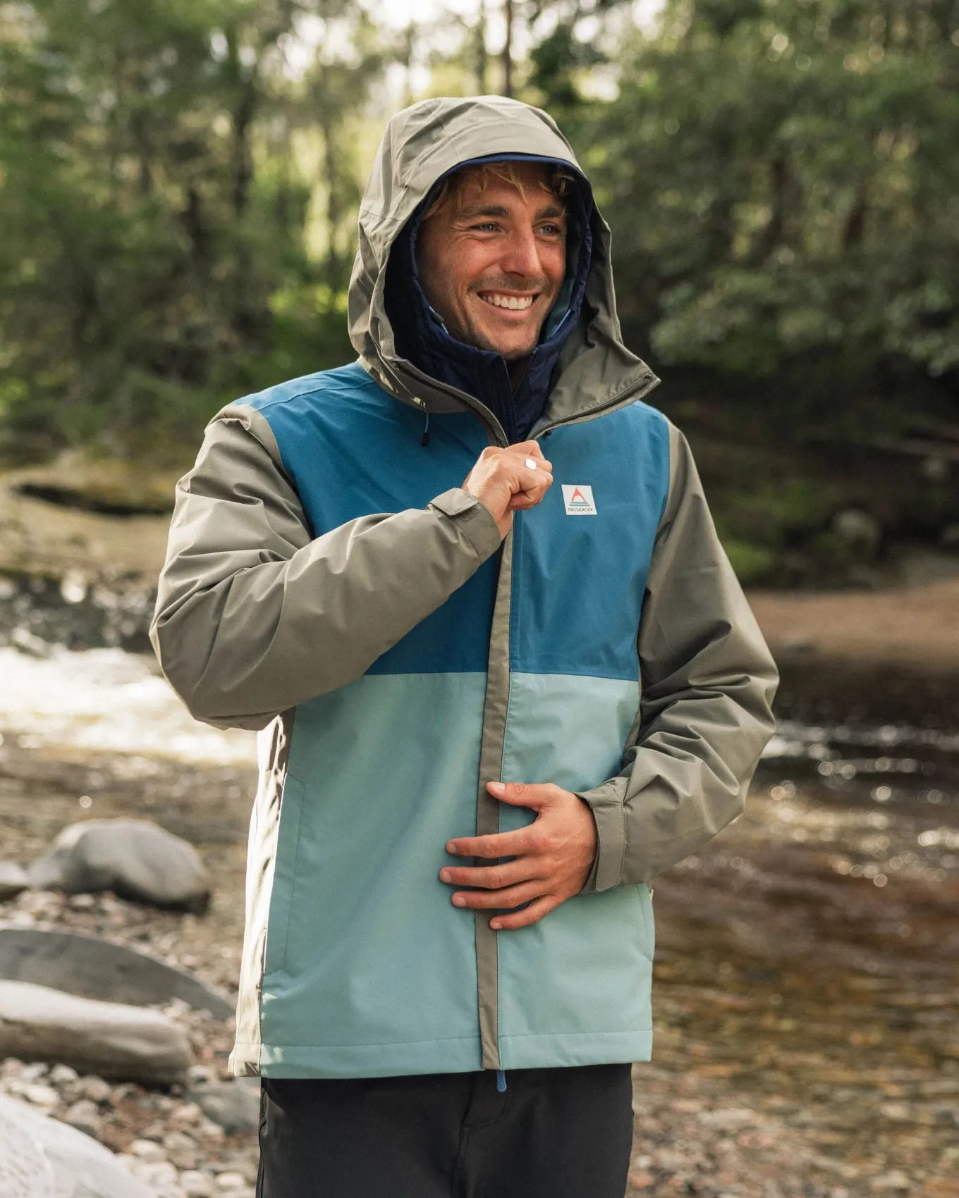 Downpour Recycelte Wasserdichte Jacke - Gezeitenblau/Arktis/Staubige Olive
