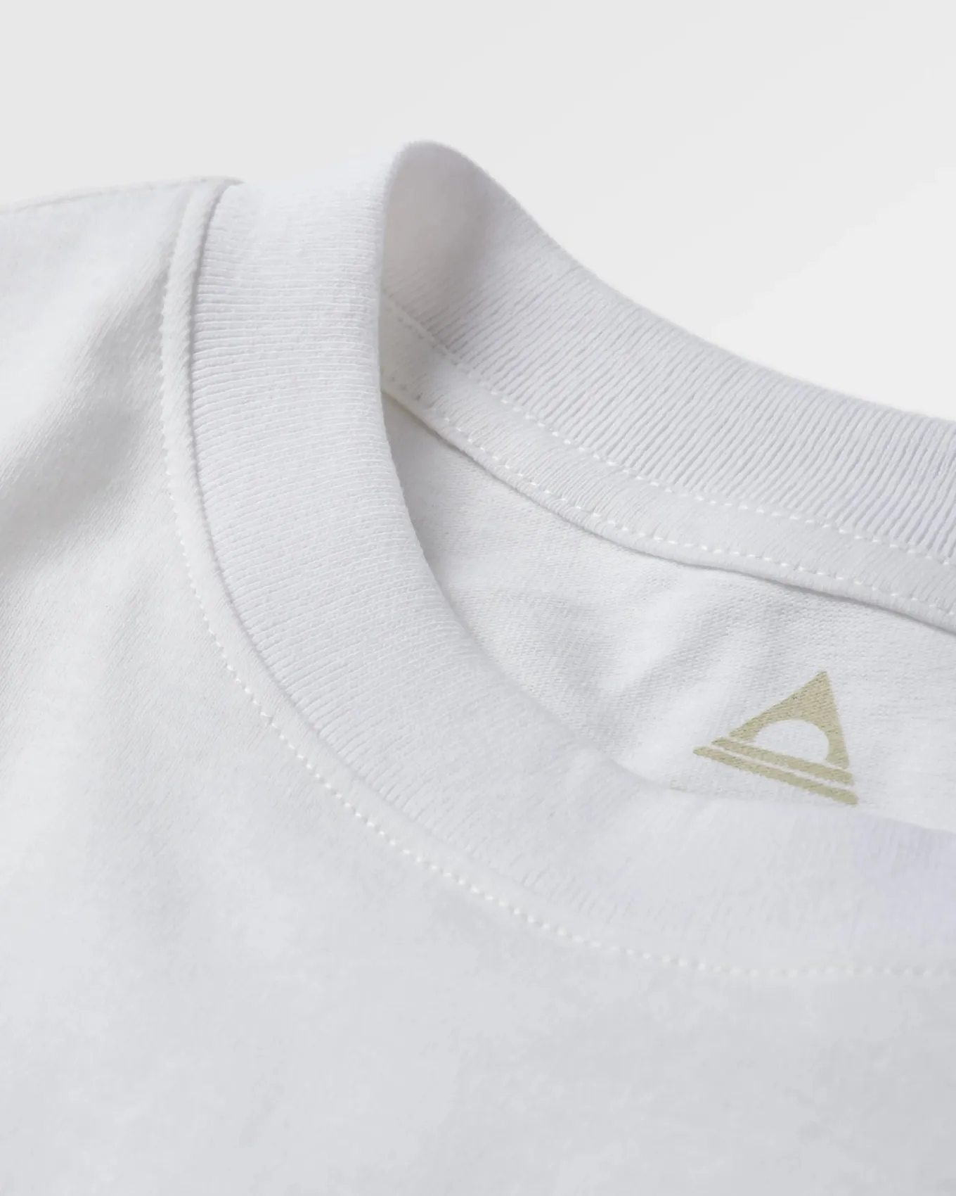 Elbio Recyceltes T-Shirt in entspannter Passform - Weiß