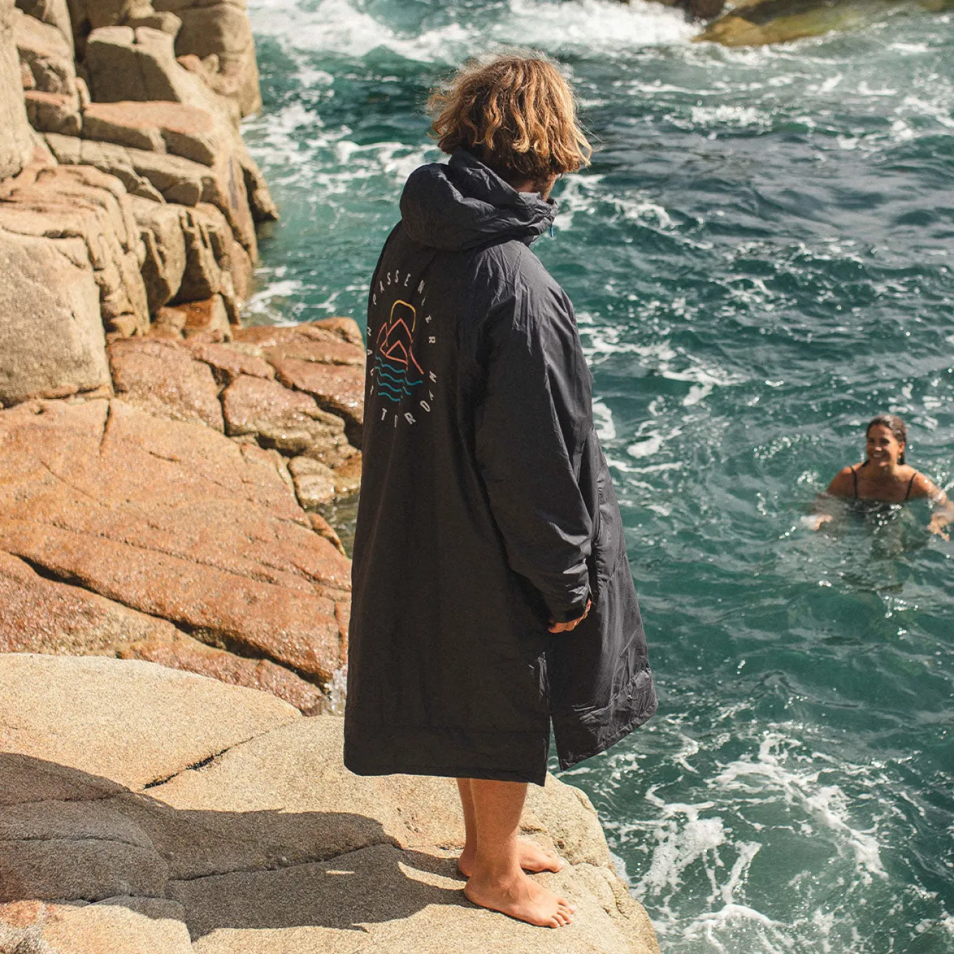 Escapism Recycelter Handtuchgefütterter Surf Poncho - Schwarz