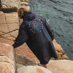 Escapism Recycelter Handtuchgefütterter Surf Poncho - Schwarz