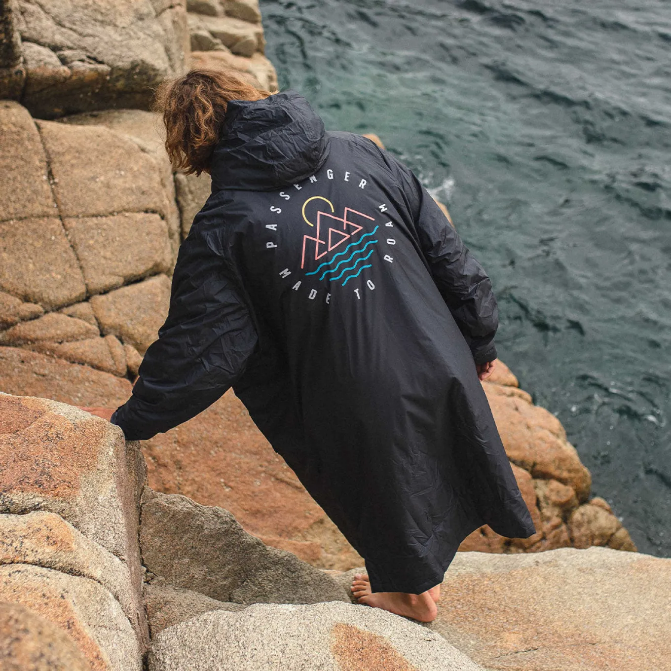 Escapism Recycelter Handtuchgefütterter Surf Poncho - Schwarz
