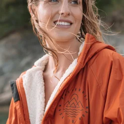 Escapism Recycelter Sherpa-gefütterter Surf Poncho - Rost