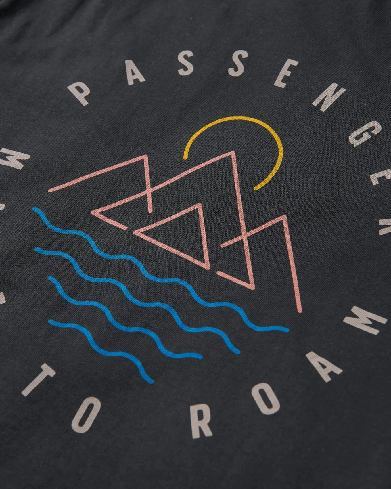 Escapism Recyceltes Baumwoll-T-Shirt - Schwarz