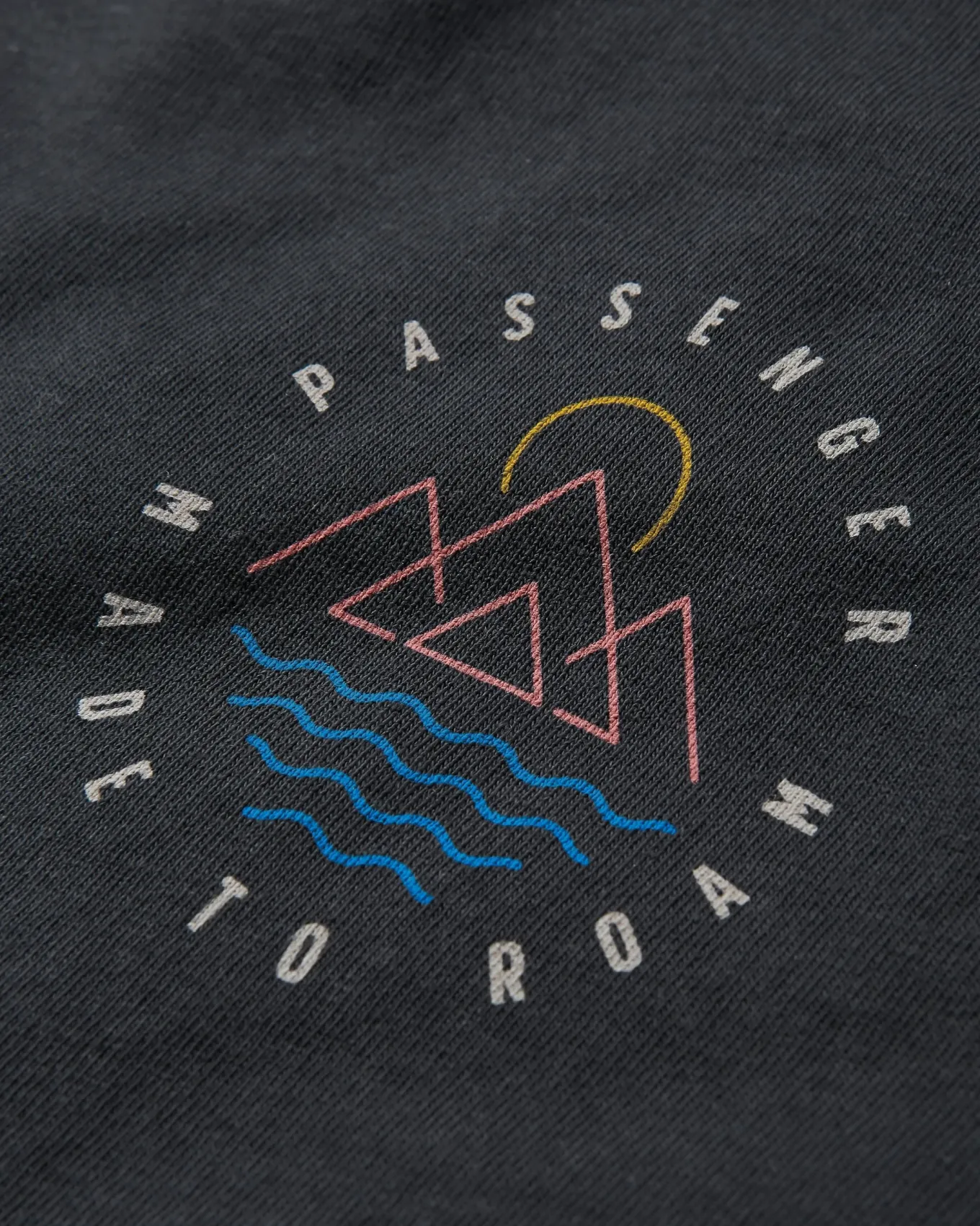 Escapism Recyceltes Baumwoll-T-Shirt - Schwarz