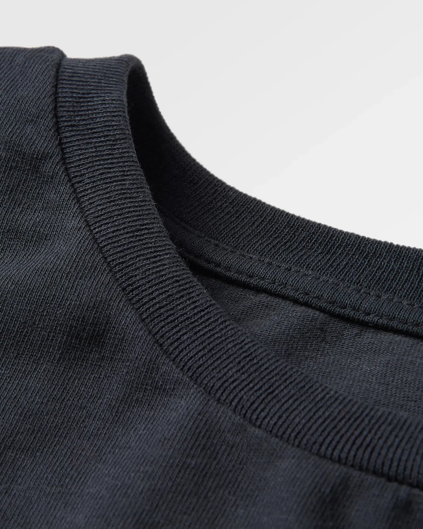 Escapism Recyceltes Baumwoll-T-Shirt - Schwarz