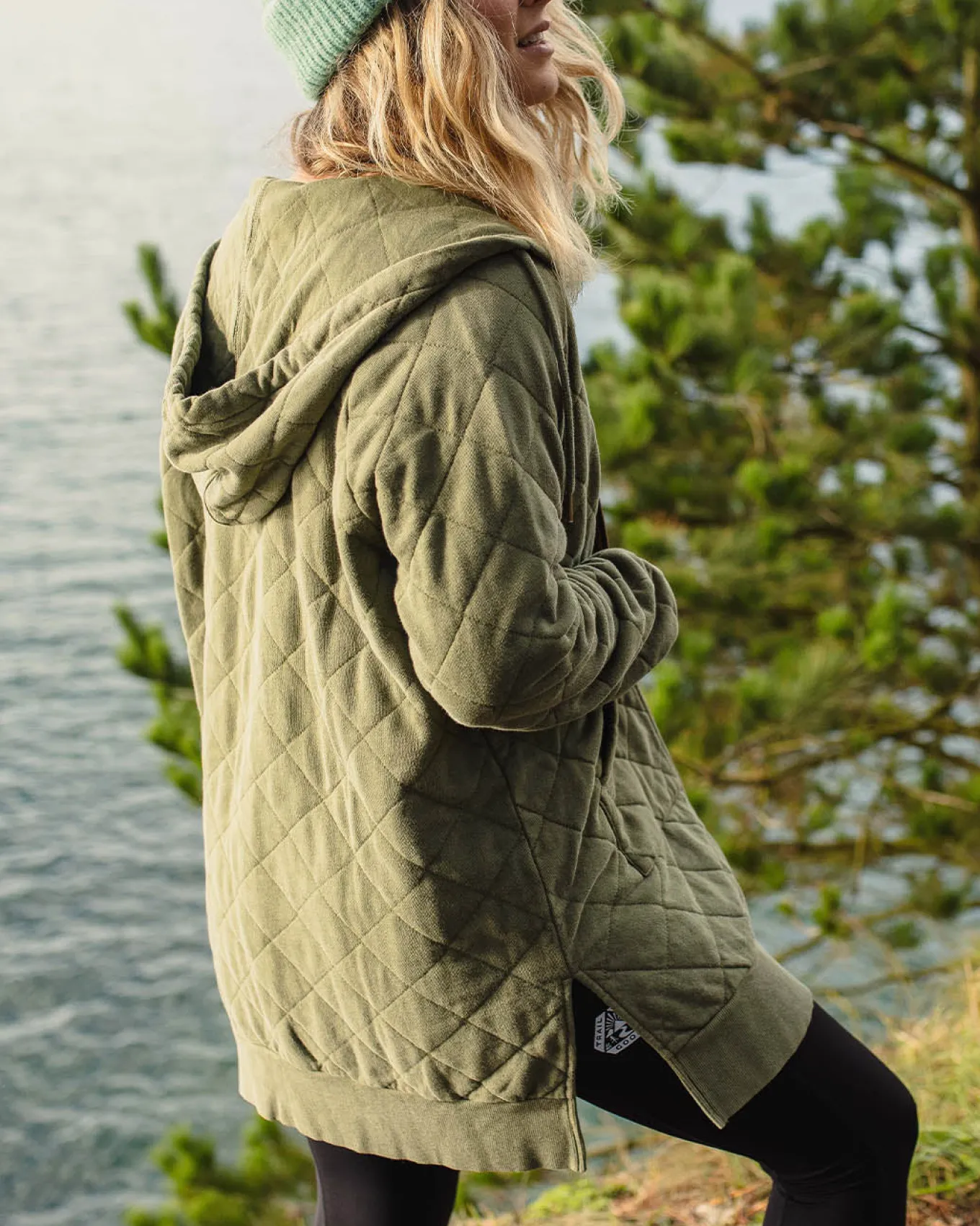 Getaway Recycelte Gesteppte Kapuzenjacke mit Reißverschluss - Khaki