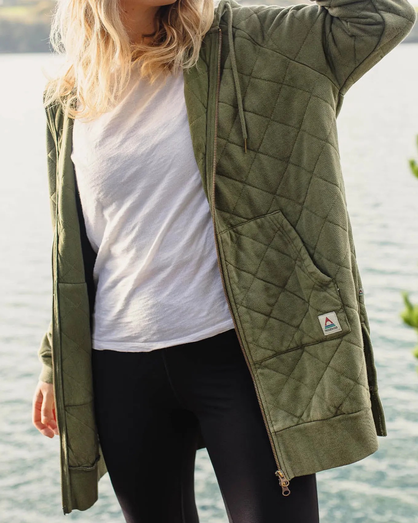 Getaway Recycelte Gesteppte Kapuzenjacke mit Reißverschluss - Khaki