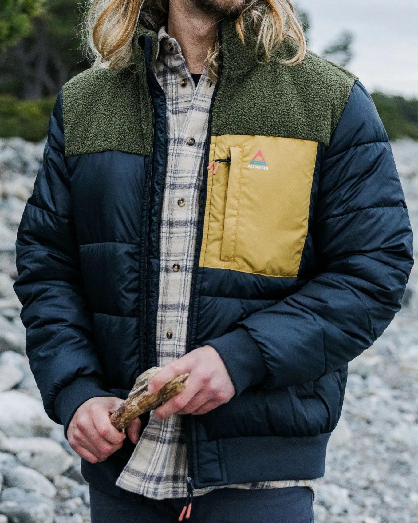 Journey Recycelte Isolierjacke - Schwarz/Khaki