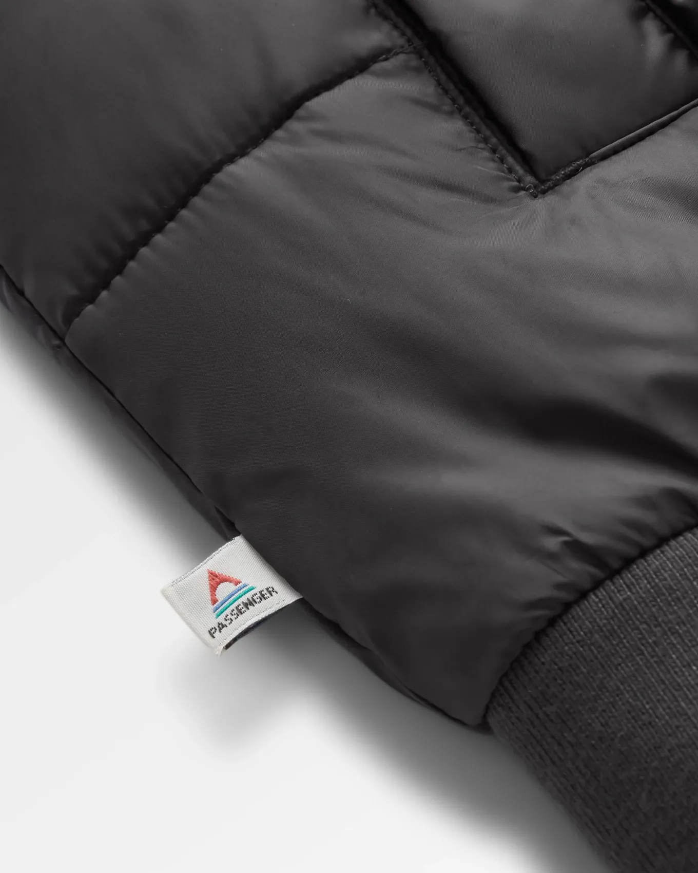 Journey Recycelte Isolierjacke - Schwarz/Khaki