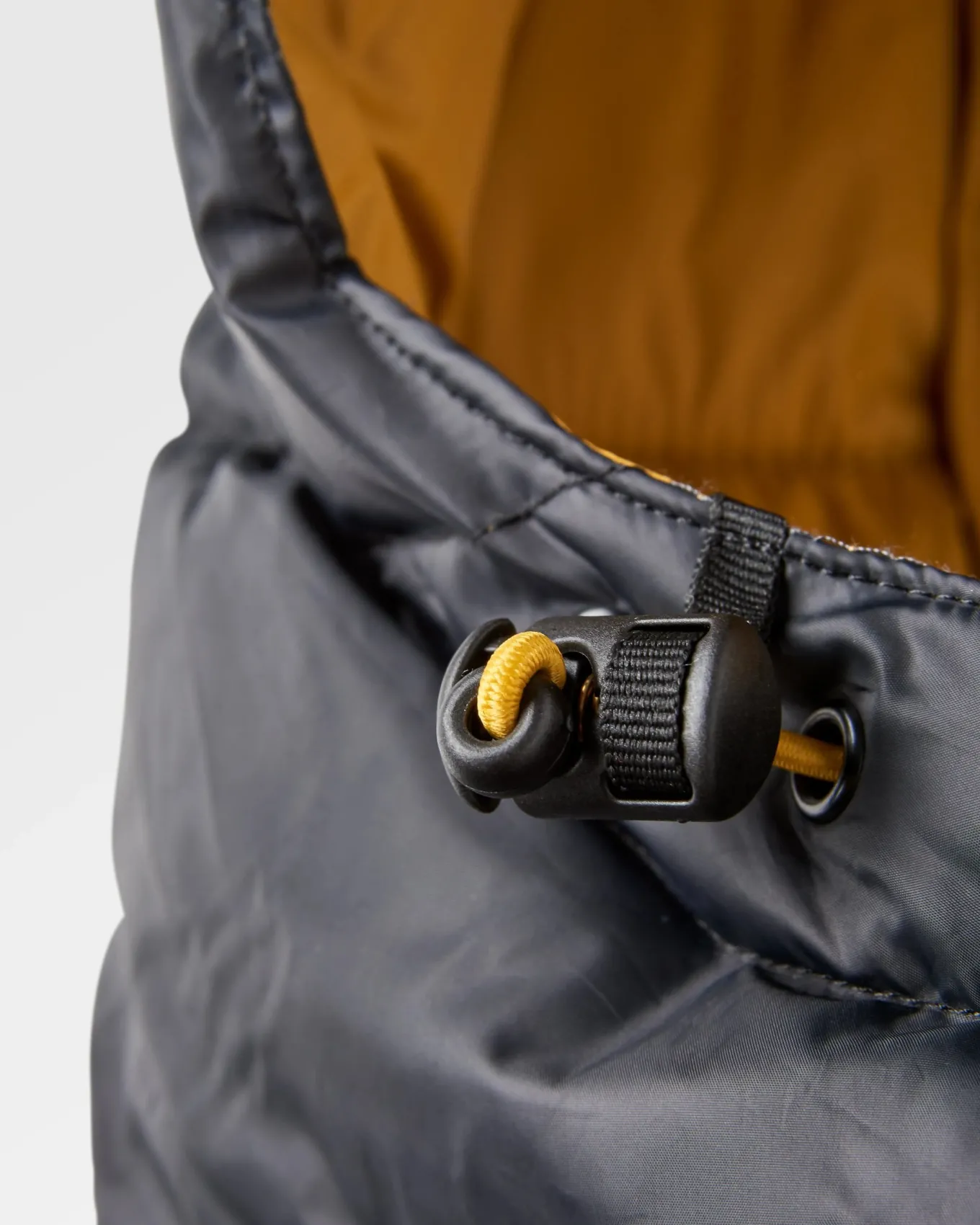 Kai Recycelte Isolierjacke - Schwarz