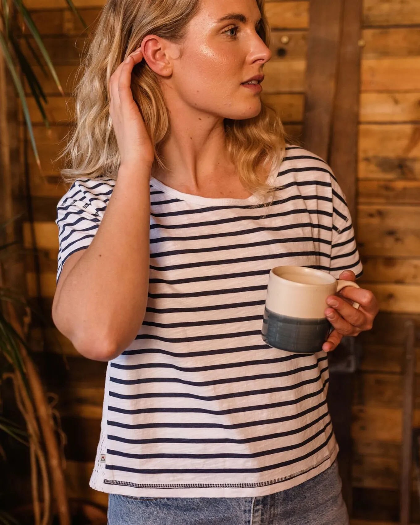 Magnolia Recycled Cotton Crochet Trim T-Shirt - Marine Streifen