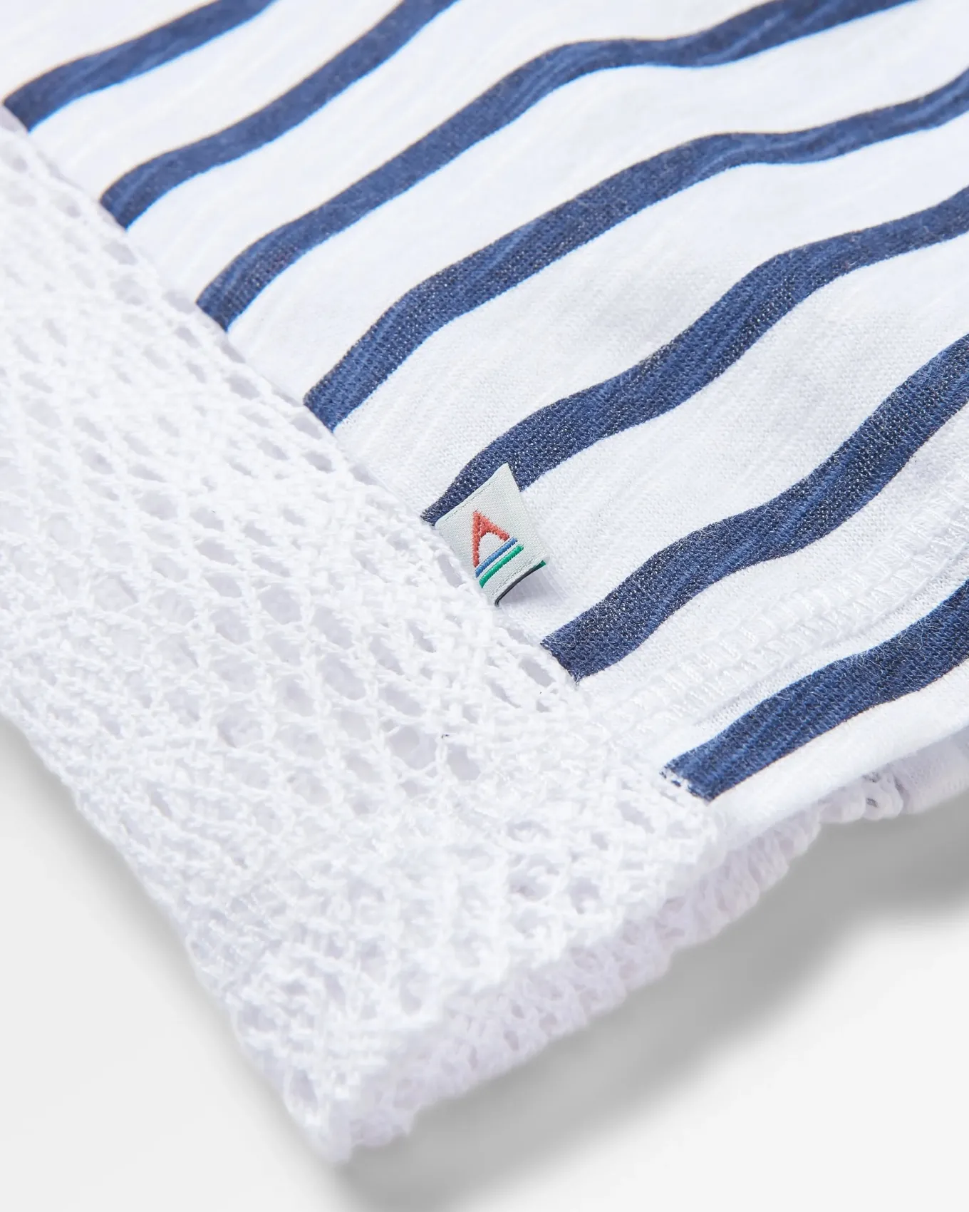 Magnolia Recycled Cotton Crochet Trim T-Shirt - Marine Streifen