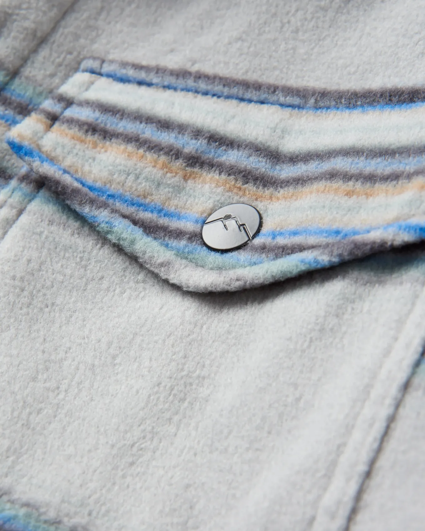 Maple Recyceltes Polar-Fleece-Hemd - Stahlgrau gestreift