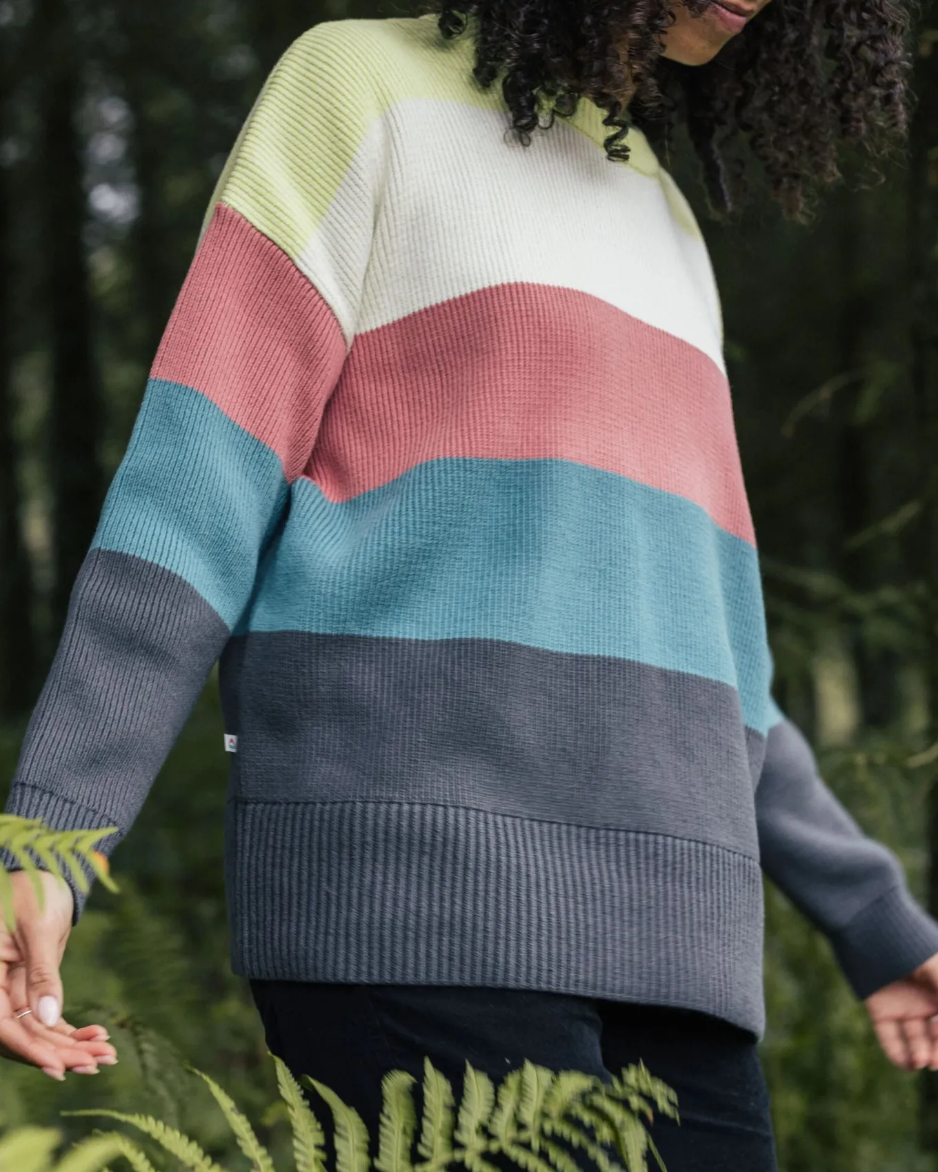 Moments Übergroßer Bio-Strickpullover - Limette Multi Streifen