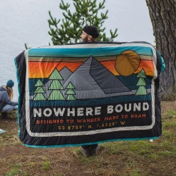 Nomadic Recycelte Sherpa Decke - Schwarz 'Nowhere Bound' Druck