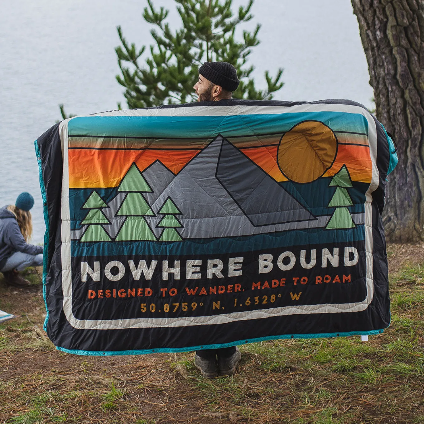 Nomadic Recycelte Sherpa Decke - Schwarz 'Nowhere Bound' Druck