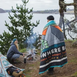 Nomadic Recycelte Sherpa Decke - Schwarz 'Nowhere Bound' Druck