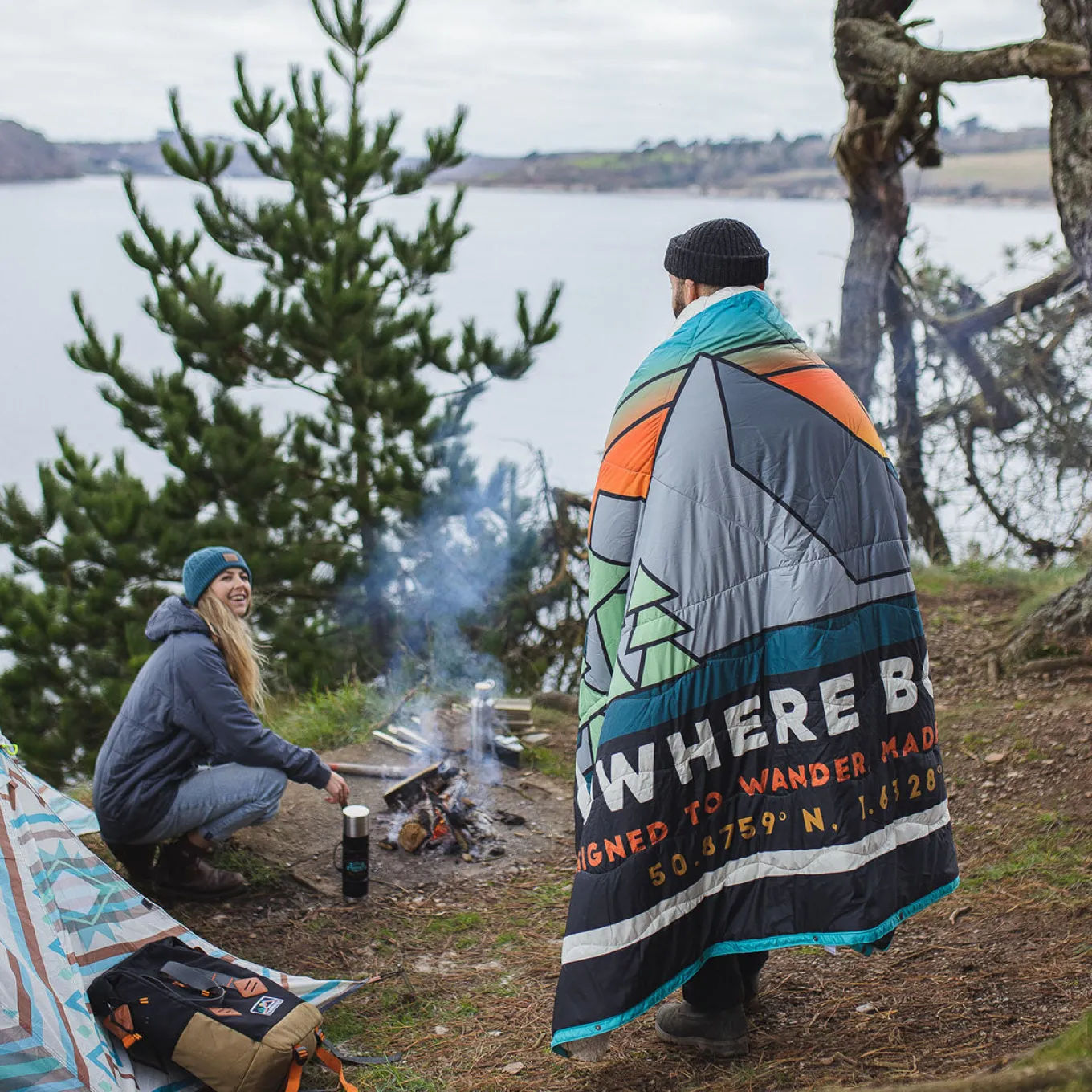 Nomadic Recycelte Sherpa Decke - Schwarz 'Nowhere Bound' Druck