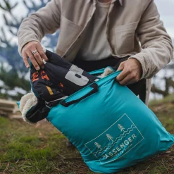 Nomadic Recycelte Sherpa Decke - Schwarz 'Nowhere Bound' Druck