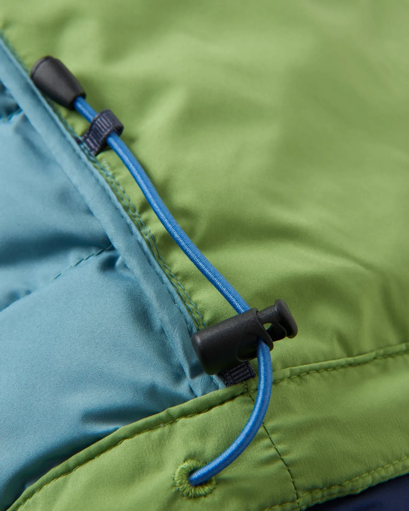 Northstar Daunenjacke aus recyceltem Material - Sattes Marineblau/Birnengrün/Arktis