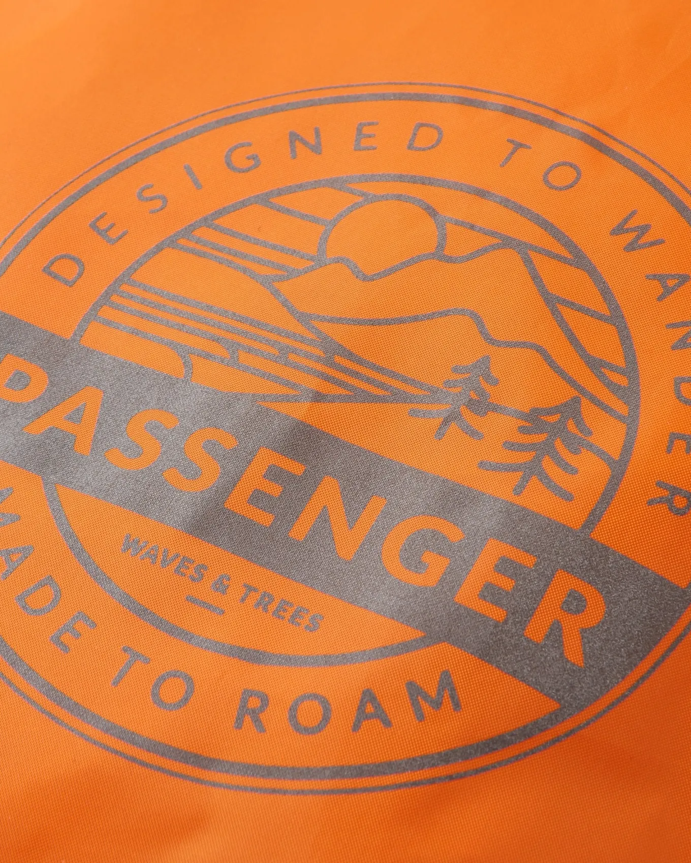 Recycelte wasserdichte Rucksackhülle (18-35L) - Sonnenaufgang Orange