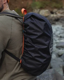 Recycelte wasserdichte Rucksackhülle (18-35L) - Schwarz