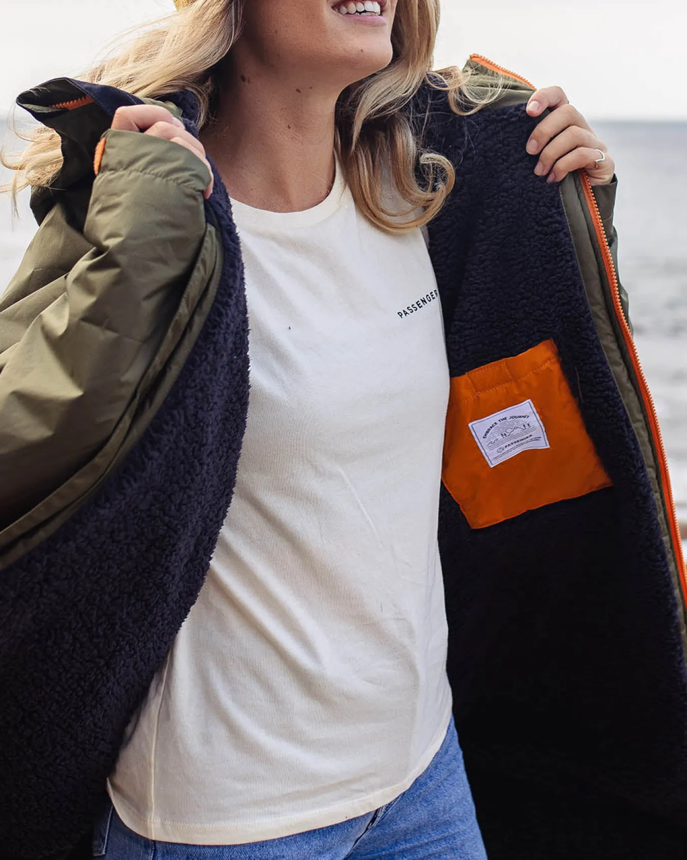 Roaming recycelter Sherpa-Surfponcho - Schwarz/ Khaki
