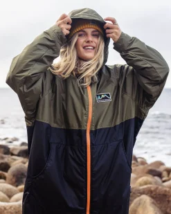 Roaming recycelter Sherpa-Surfponcho - Schwarz/ Khaki