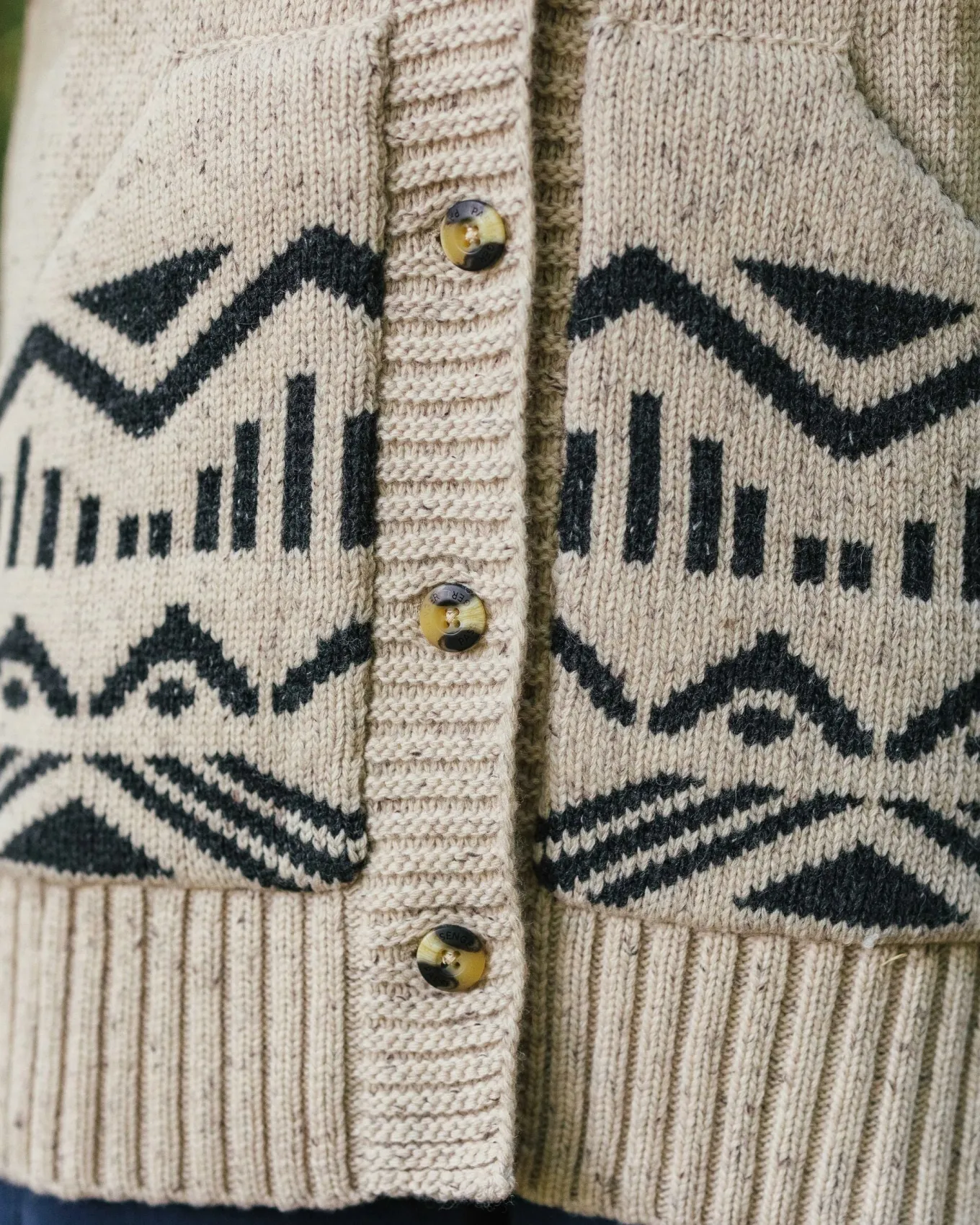 Snoozle Recycelter gestrickter Kapuzencardigan - Hafermehl