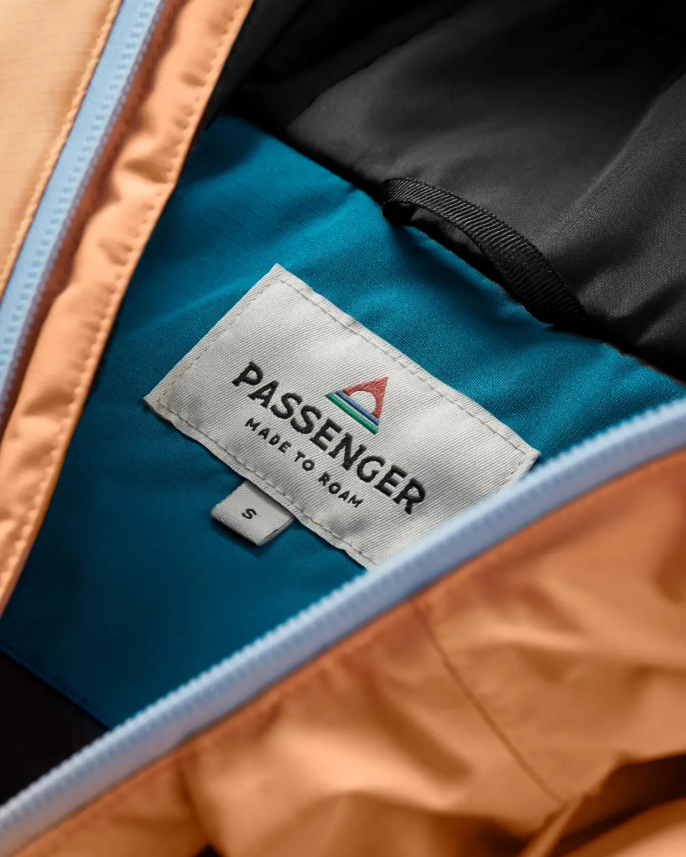 Terrain isolierte wasserabweisende Jacke - Korsarblau/Aprikose