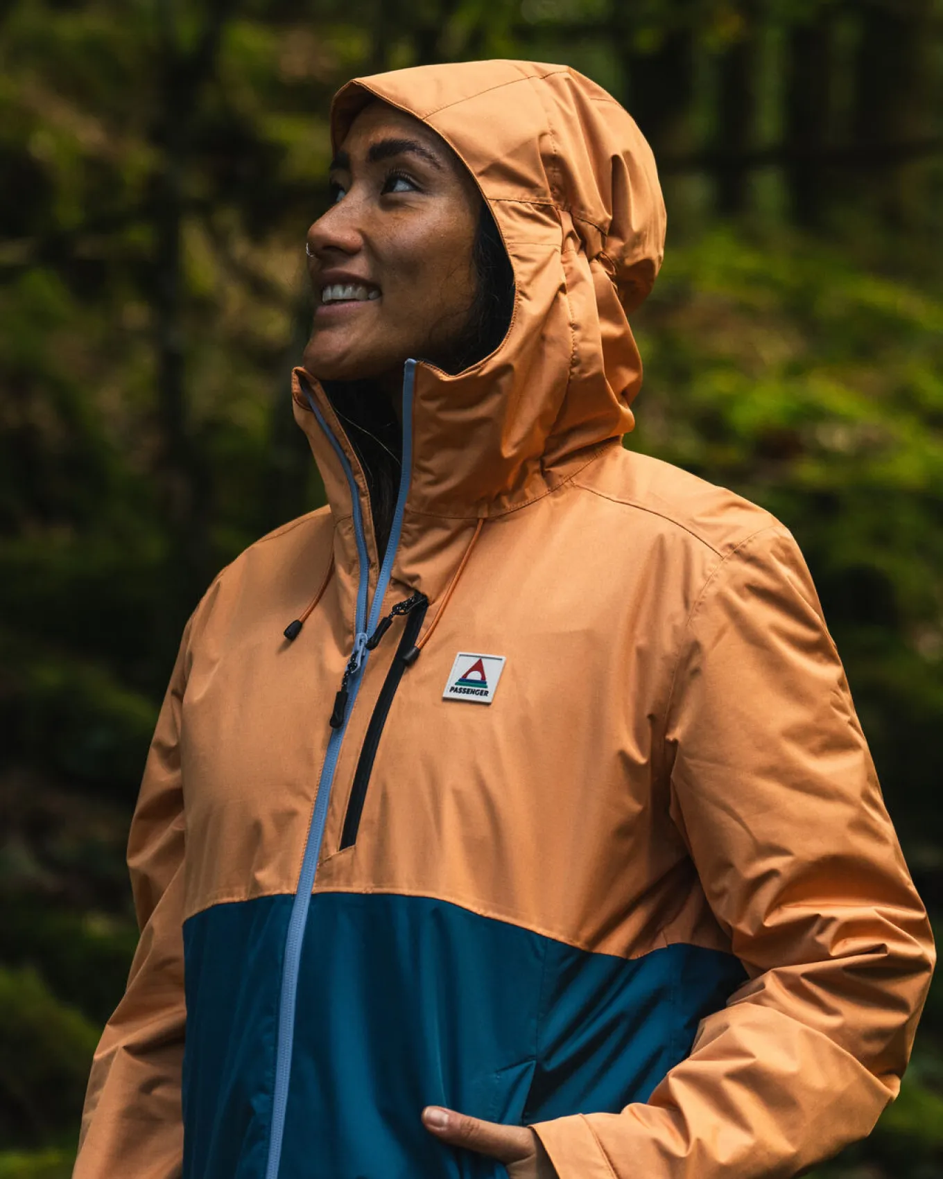Terrain isolierte wasserabweisende Jacke - Korsarblau/Aprikose
