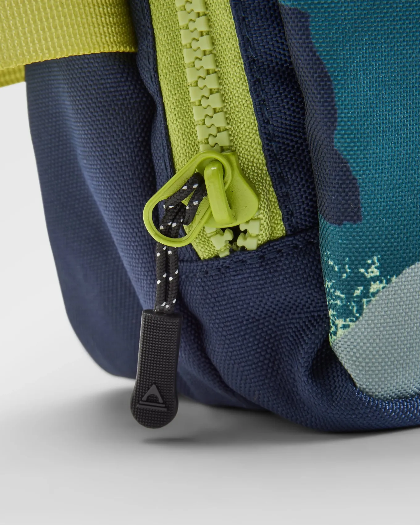 Travel Waschtasche aus recyceltem Material - Alpen-Tarnung Regenwald