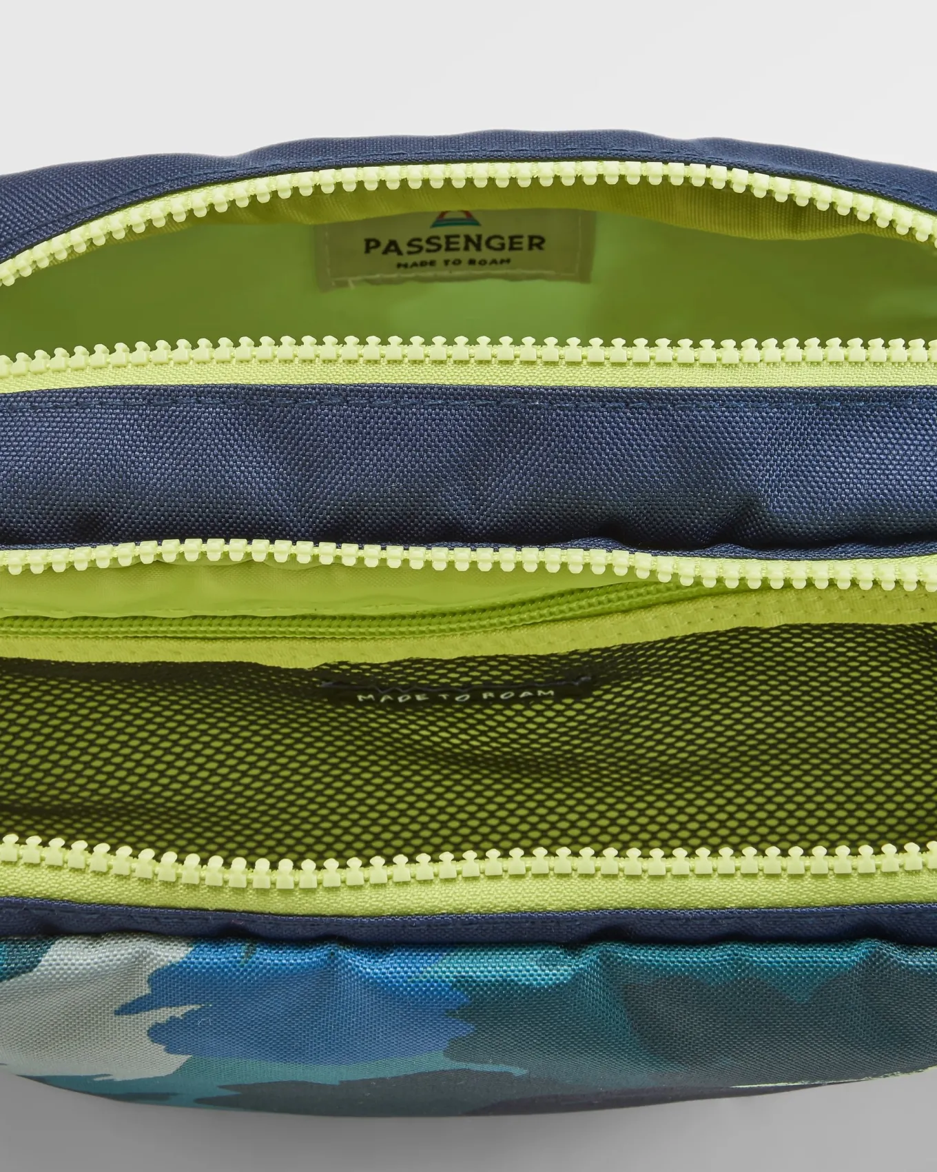 Travel Waschtasche aus recyceltem Material - Alpen-Tarnung Regenwald