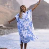 Tulum Recycelter Surf-Poncho - Tie Dye Kornblume