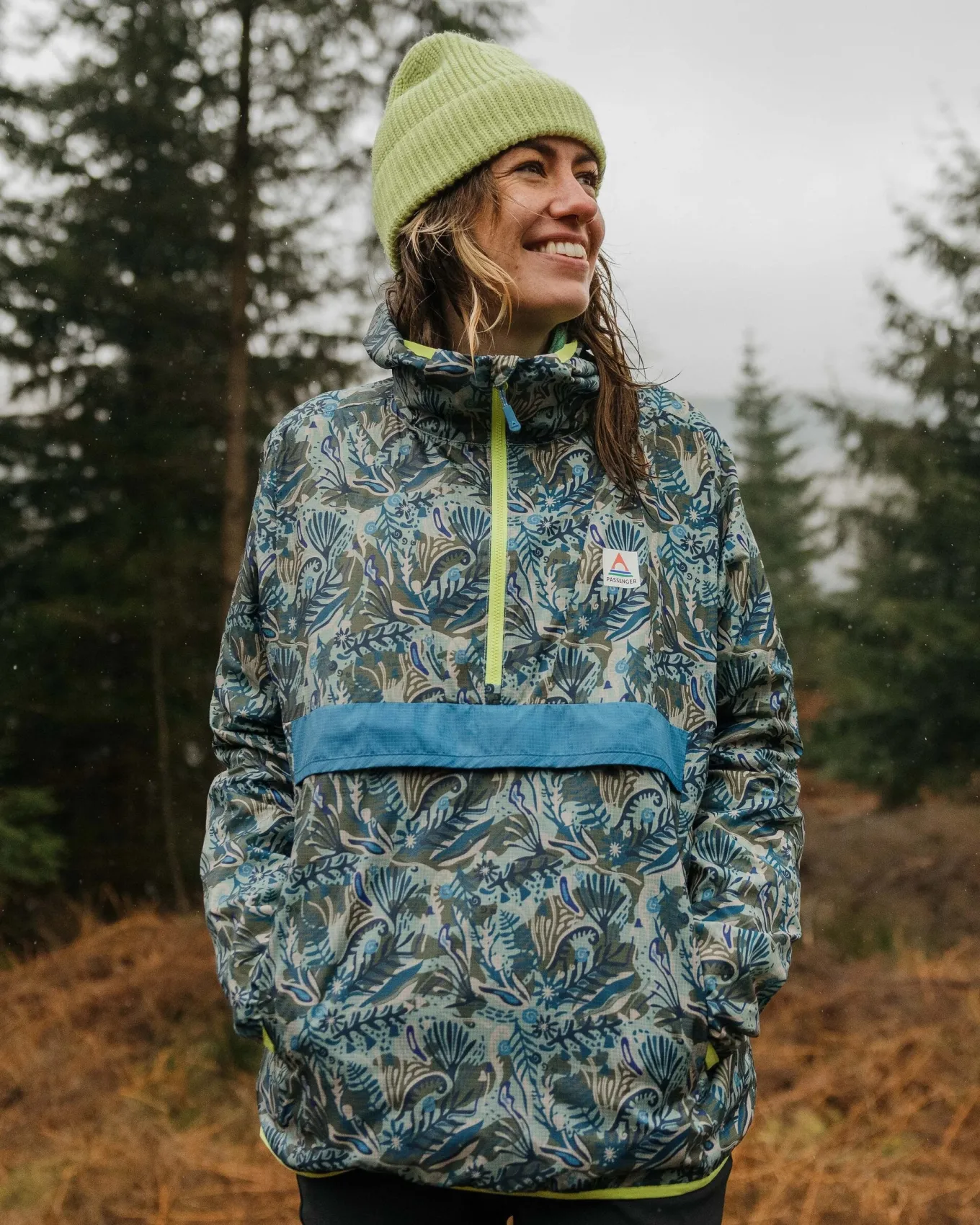 Viento Recycelte Windjacke Anorak - Abstrakte Seealge Pistazie