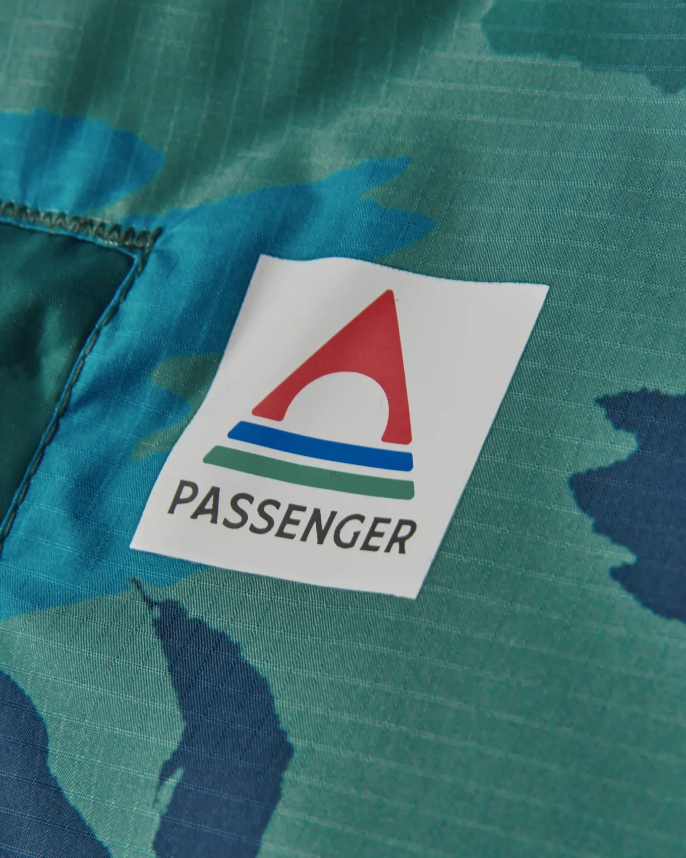 Waves Recycelter Sherpa Gefütterter Surf-Poncho - Alpen-Tarnung Regenwald