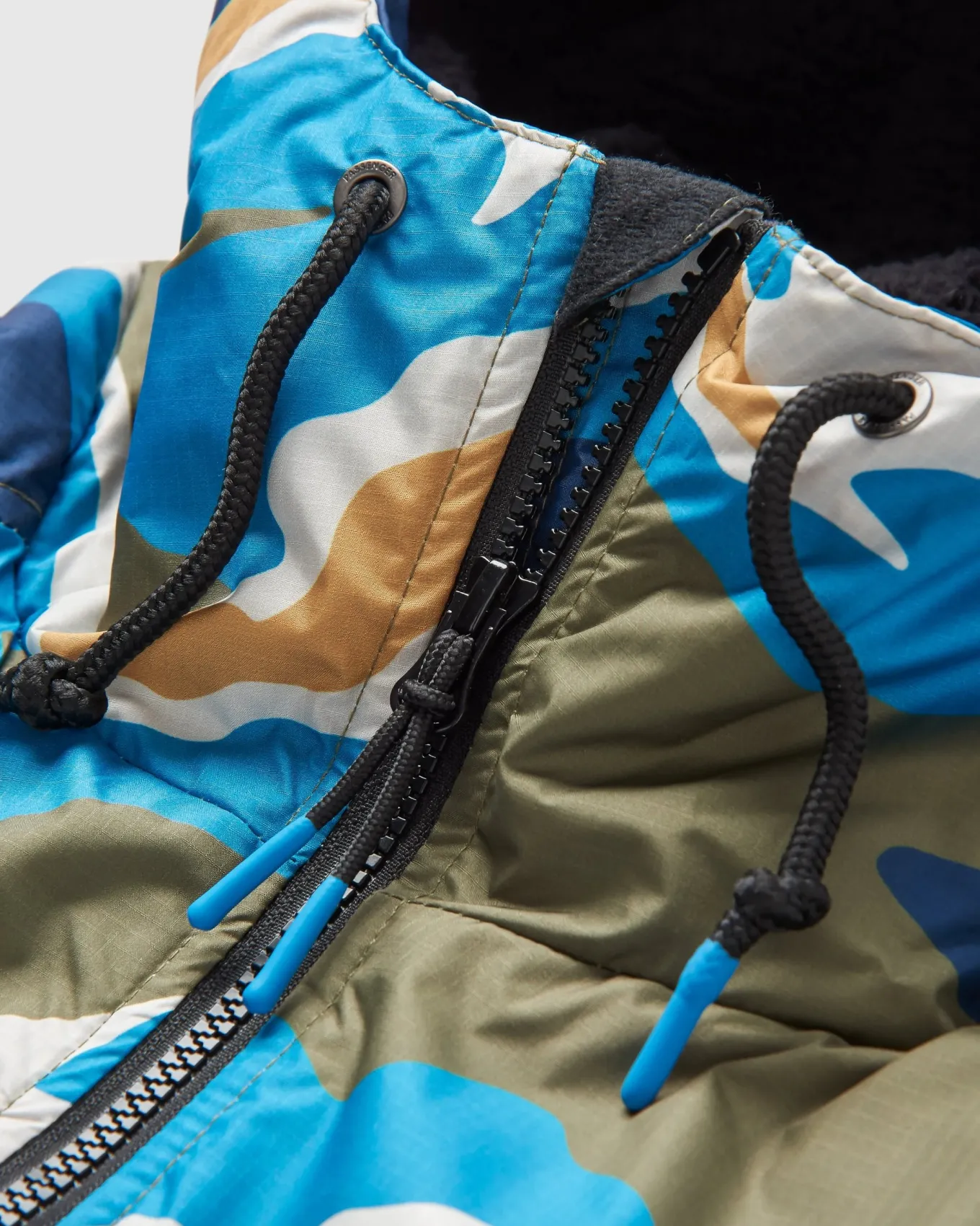 Waves Recycelter Sherpa Gefütterter Surf-Poncho - Bergszenen-Khaki