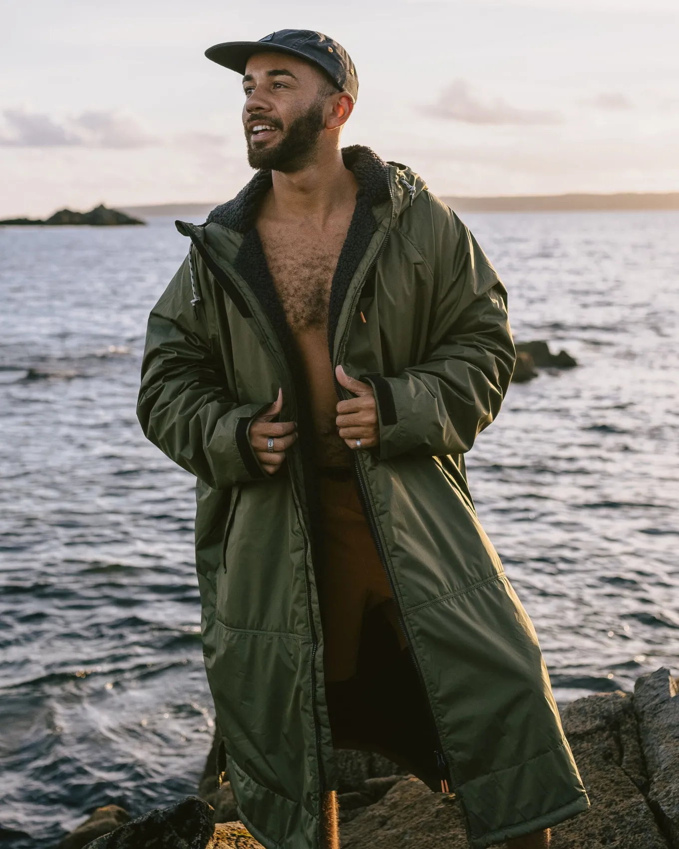 Waves Recycelter Sherpa Gefütterter Surf-Poncho - Khaki