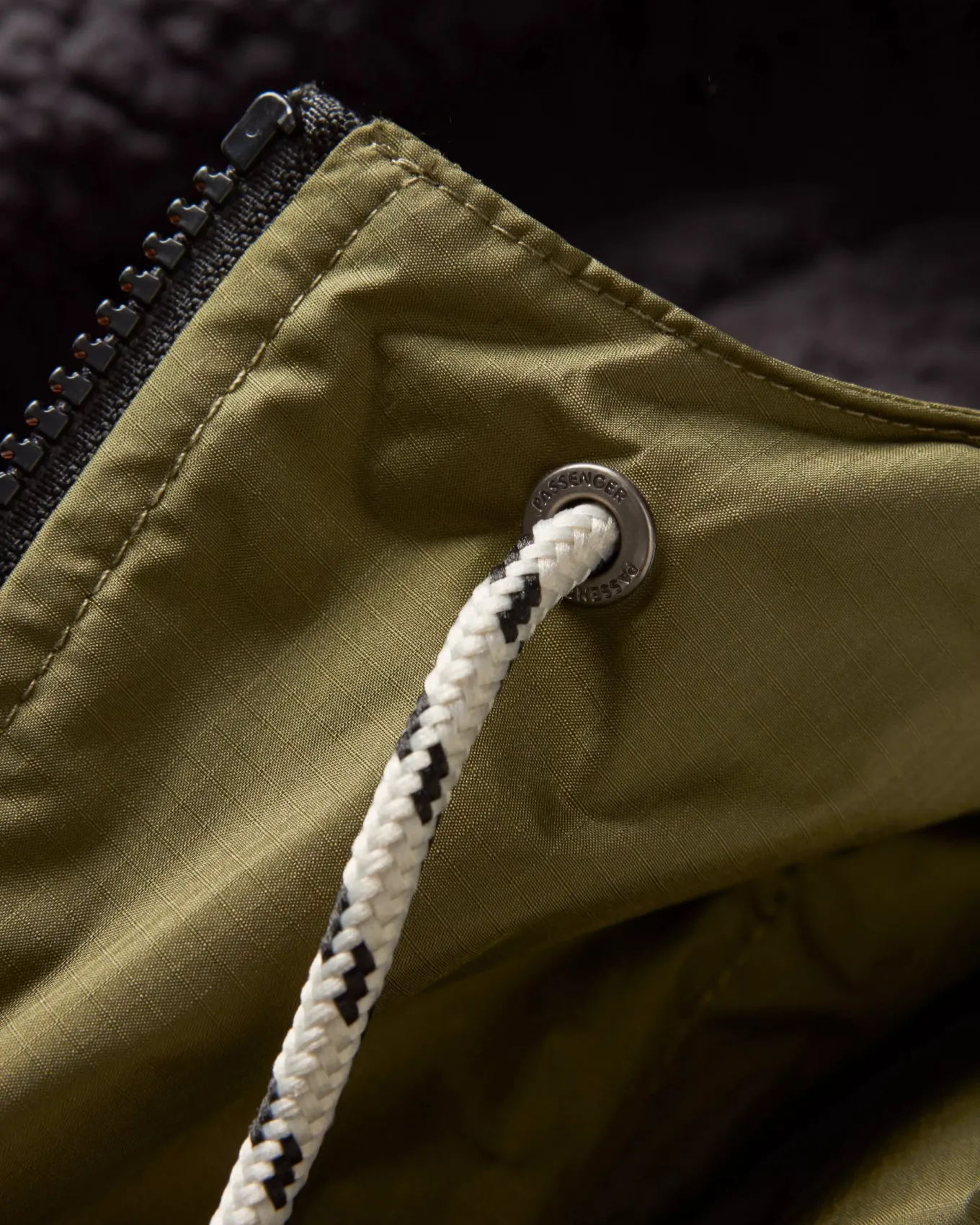 Waves Recycelter Sherpa Gefütterter Surf-Poncho - Khaki