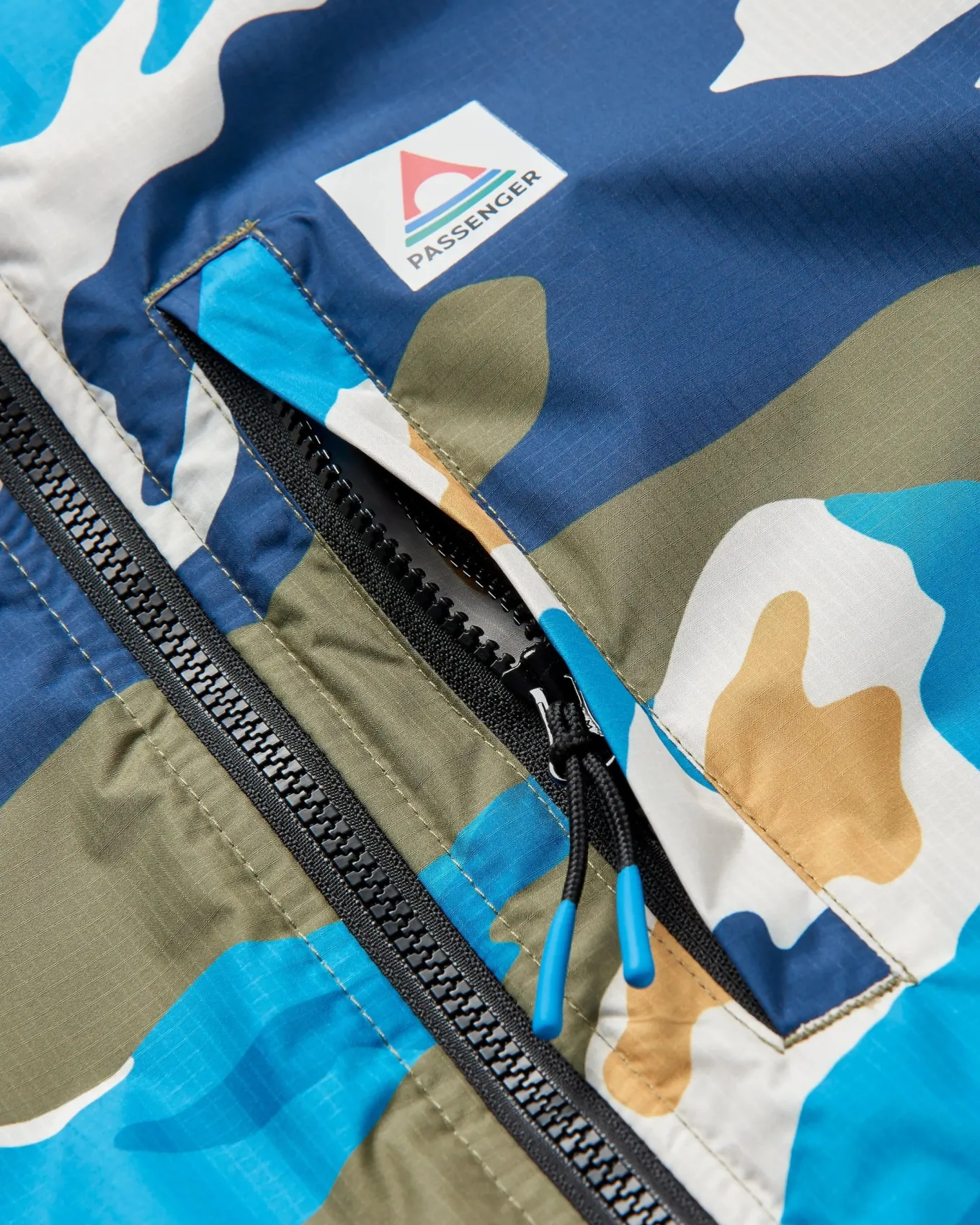 Waves Recycelter Sherpa Gefütterter Surf-Poncho - Bergszenen-Khaki