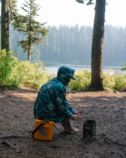 Waves Recycelter Sherpa Gefütterter Surf-Poncho - Alpen-Tarnung Regenwald